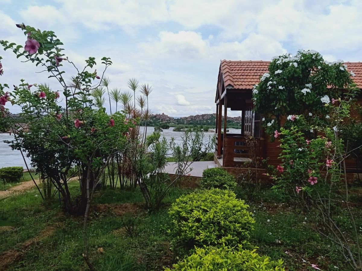 Leo Wodden Resort Hampi Eksteriør billede