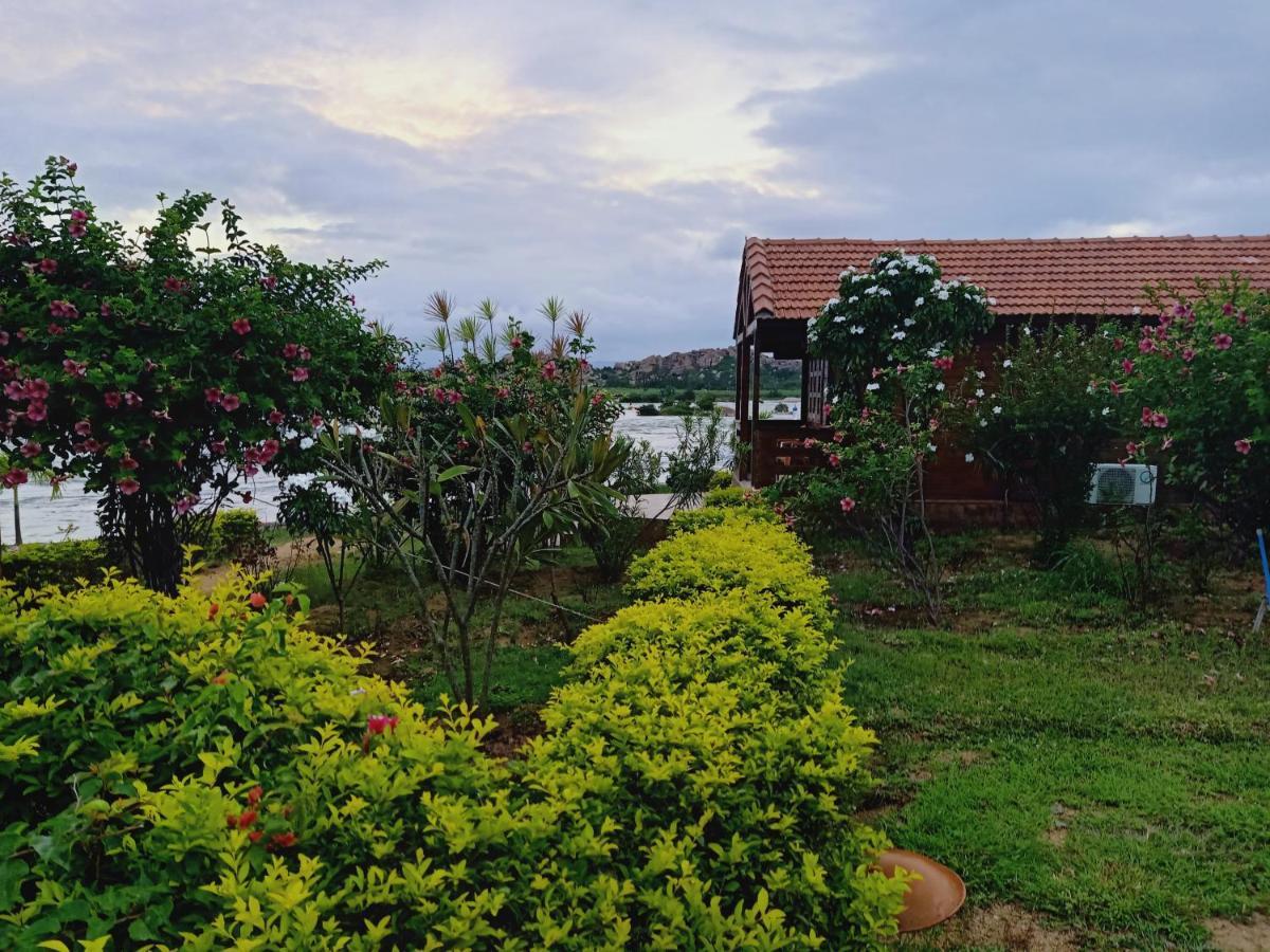 Leo Wodden Resort Hampi Eksteriør billede