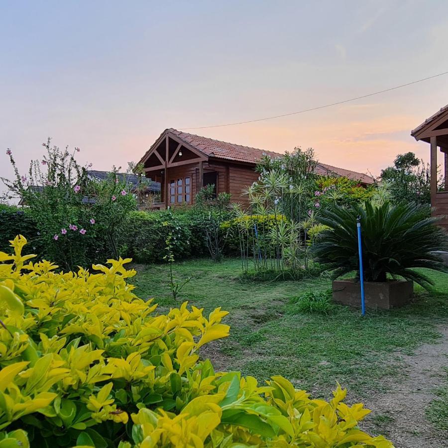 Leo Wodden Resort Hampi Eksteriør billede