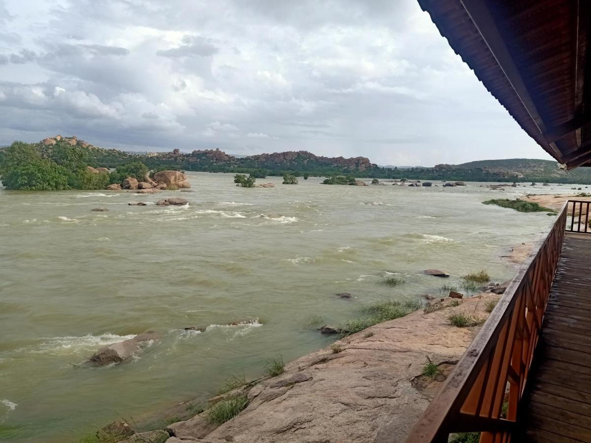 Leo Wodden Resort Hampi Eksteriør billede
