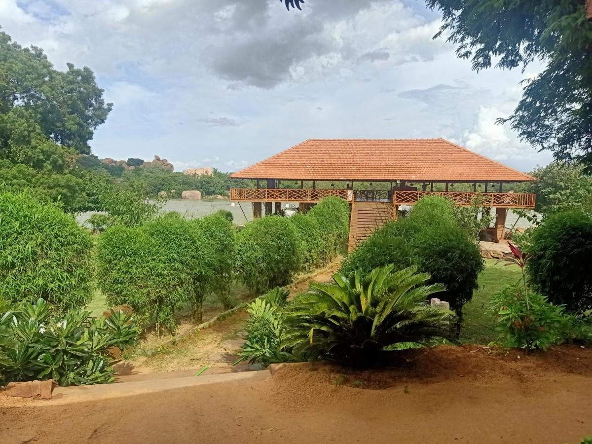 Leo Wodden Resort Hampi Eksteriør billede