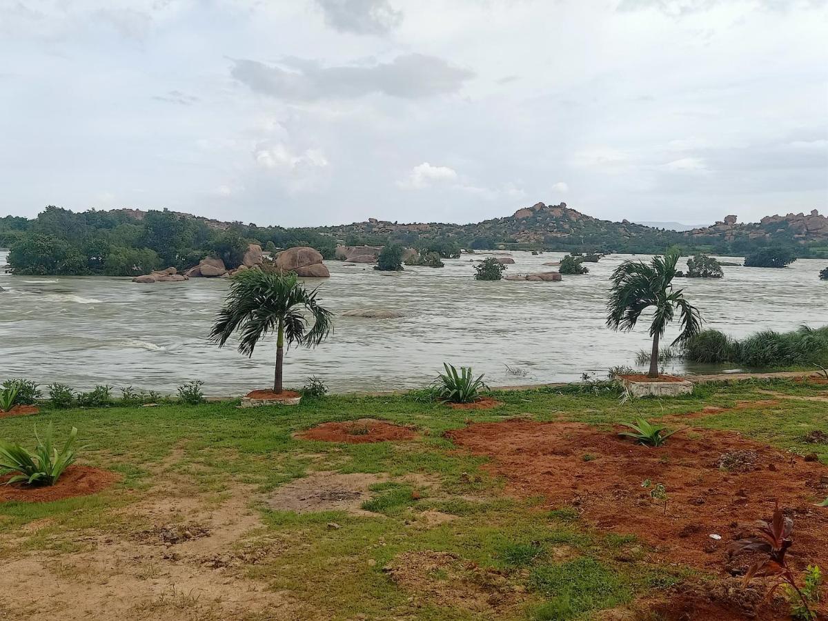 Leo Wodden Resort Hampi Eksteriør billede