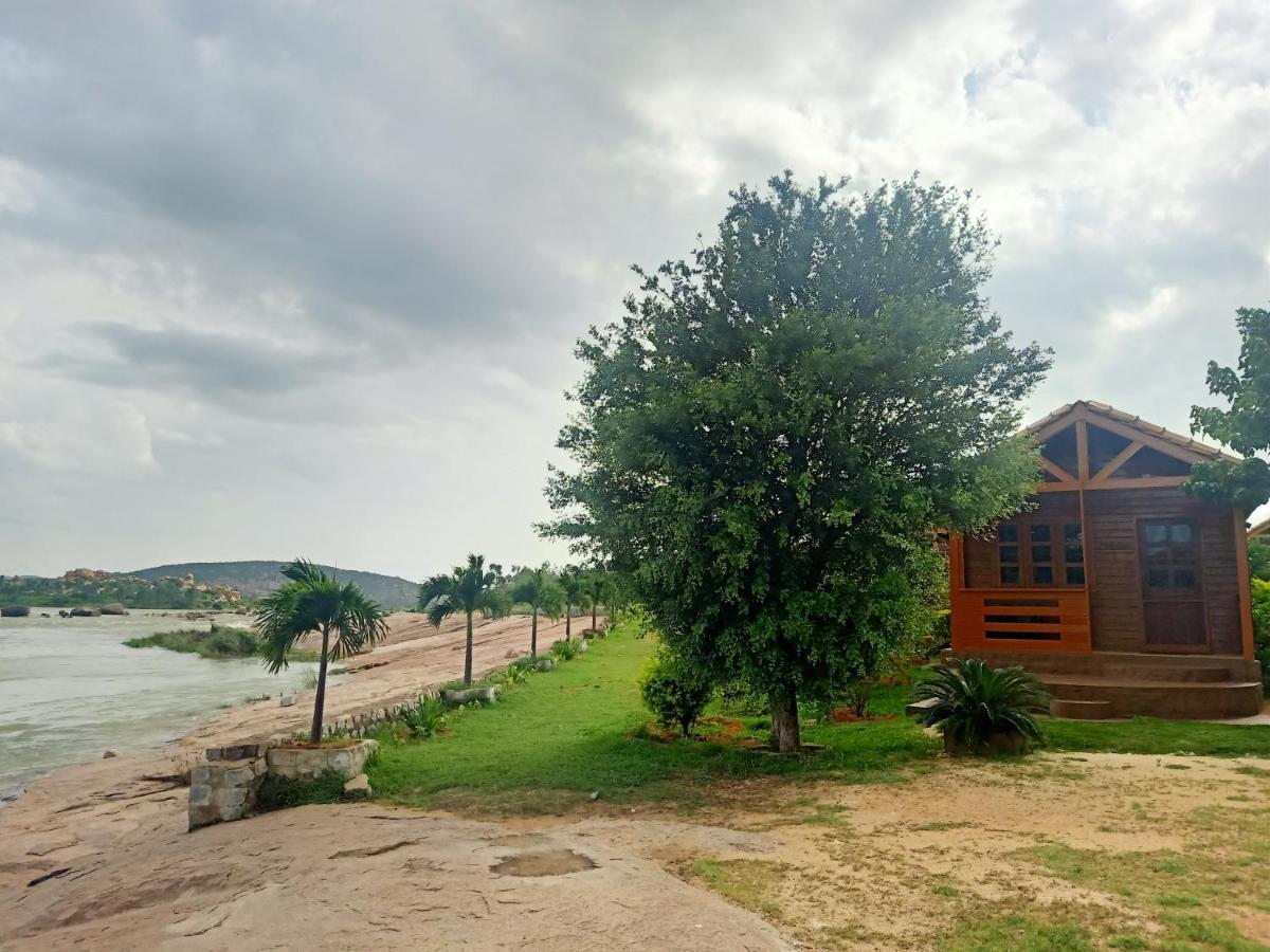 Leo Wodden Resort Hampi Eksteriør billede