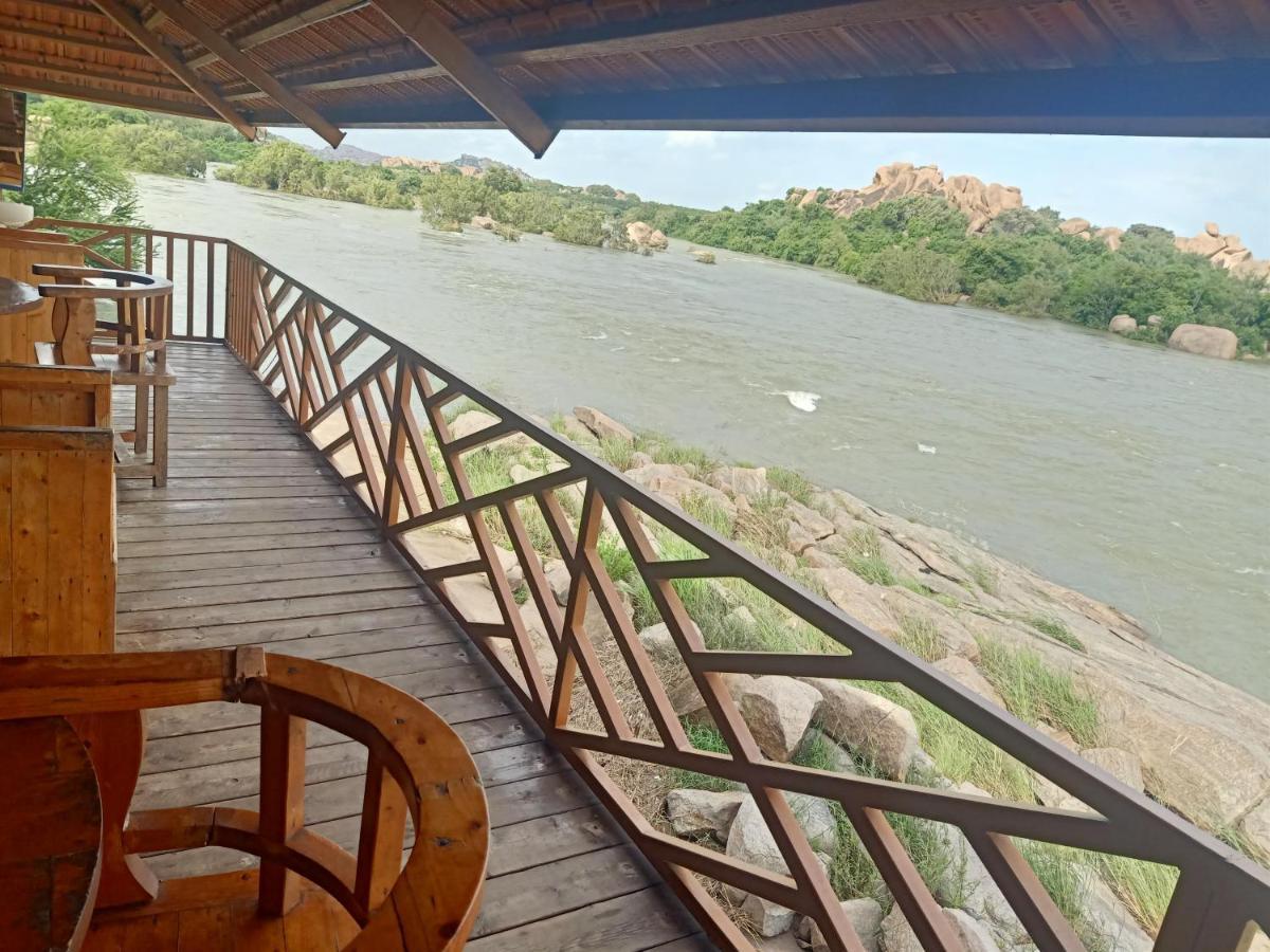 Leo Wodden Resort Hampi Eksteriør billede