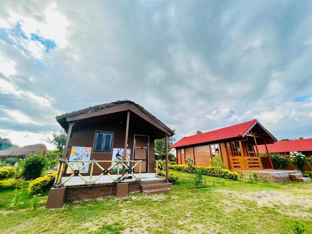 Leo Wodden Resort Hampi Eksteriør billede