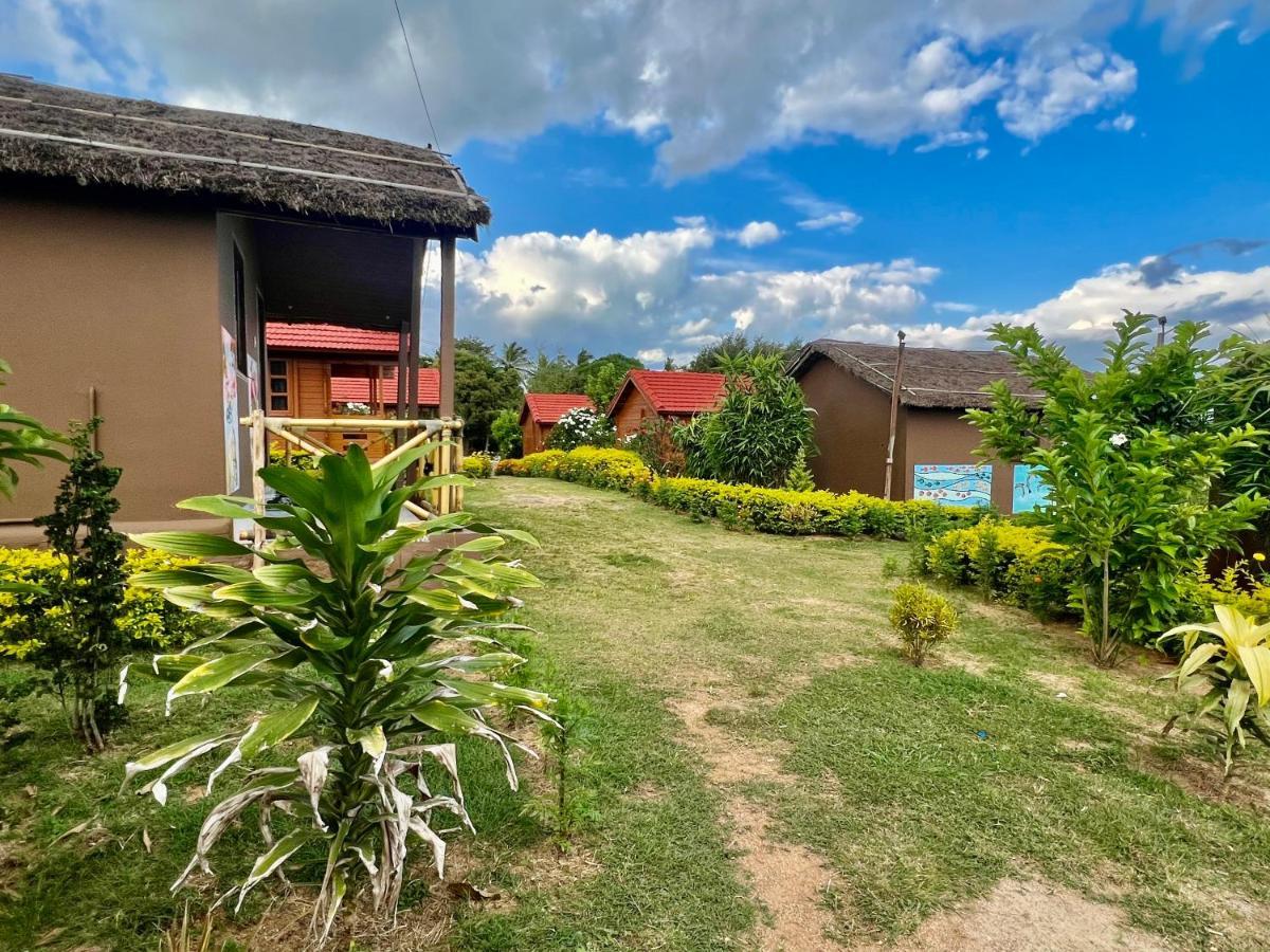 Leo Wodden Resort Hampi Eksteriør billede