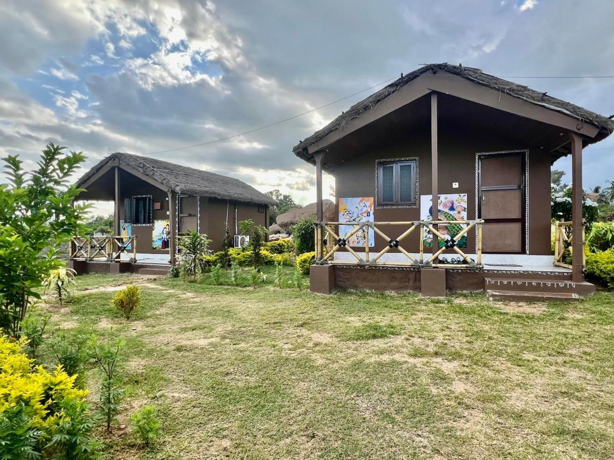 Leo Wodden Resort Hampi Eksteriør billede
