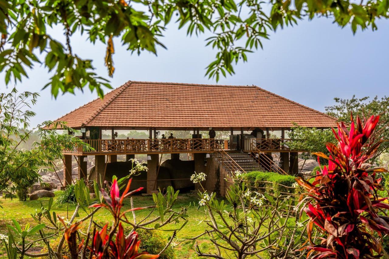 Leo Wodden Resort Hampi Eksteriør billede