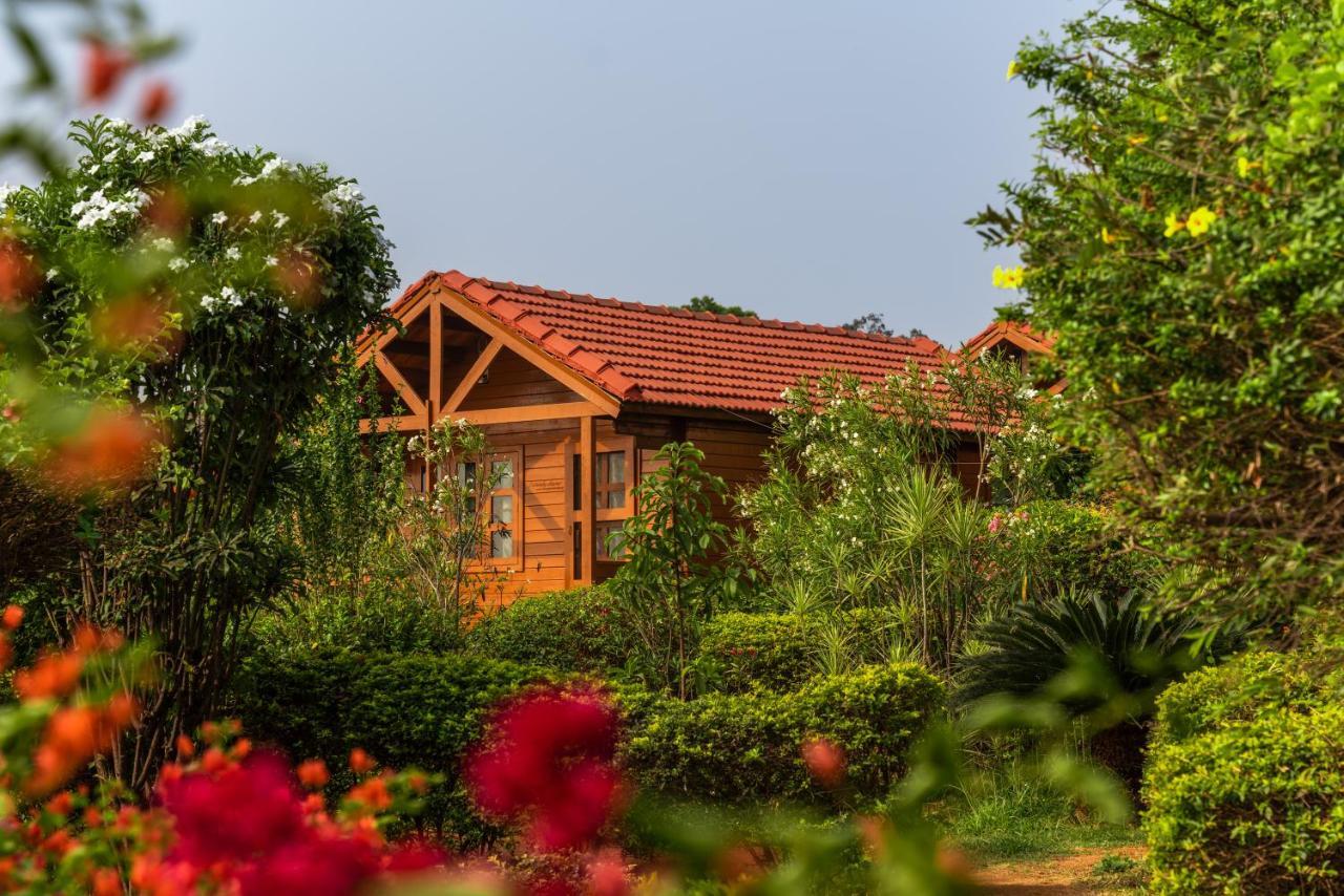 Leo Wodden Resort Hampi Eksteriør billede