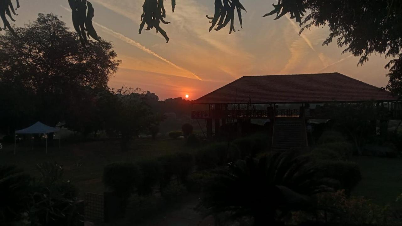 Leo Wodden Resort Hampi Eksteriør billede