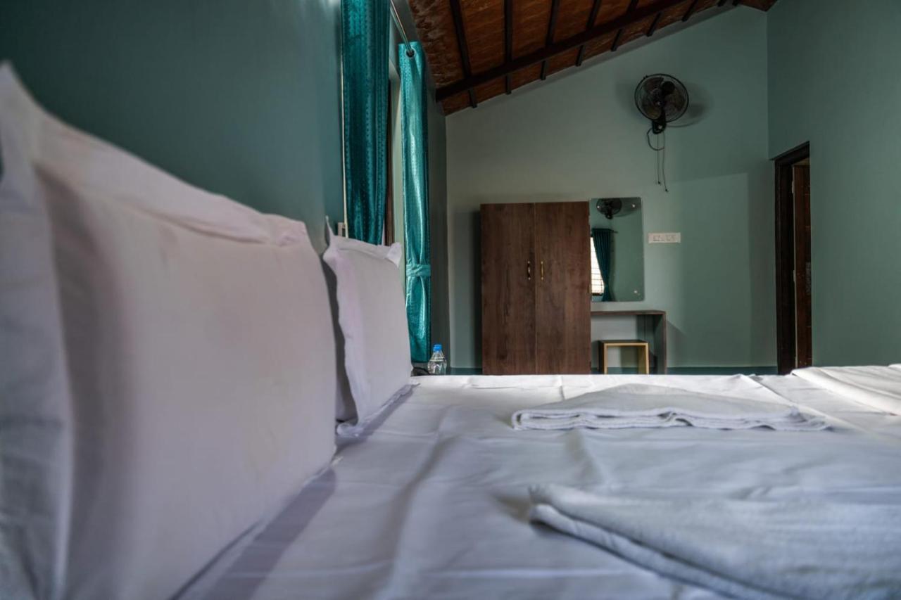 Leo Wodden Resort Hampi Eksteriør billede