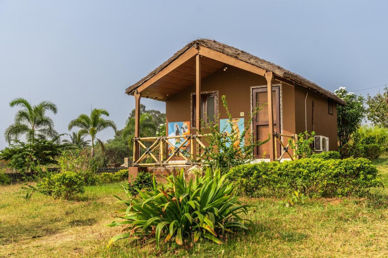 Leo Wodden Resort Hampi Eksteriør billede