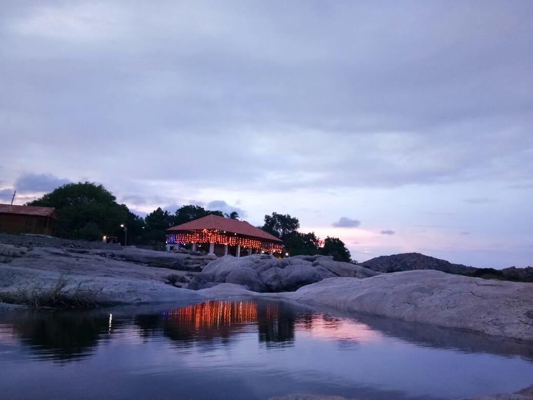 Leo Wodden Resort Hampi Eksteriør billede