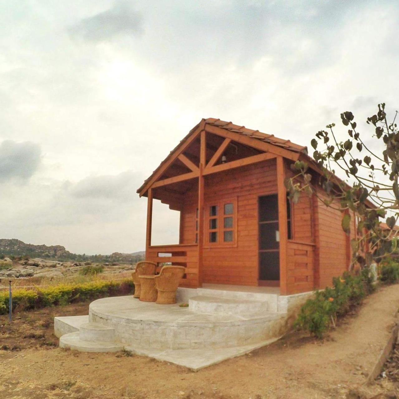 Leo Wodden Resort Hampi Eksteriør billede